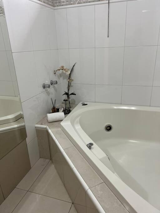 Estadia Das Gerais - Casa De Hospedes Adoravel Com Jacuzzi Ору-Прету Экстерьер фото