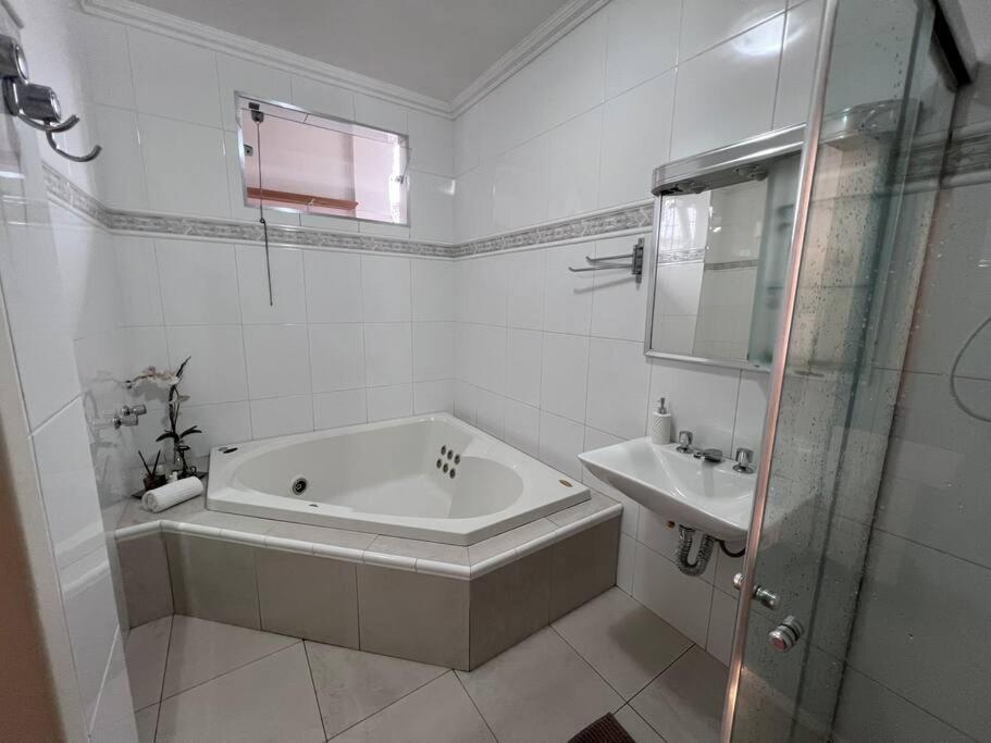 Estadia Das Gerais - Casa De Hospedes Adoravel Com Jacuzzi Ору-Прету Экстерьер фото